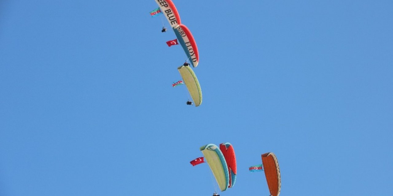 Antalya semalarında Türk ve Azerbaycan bayrakları dalgalandı