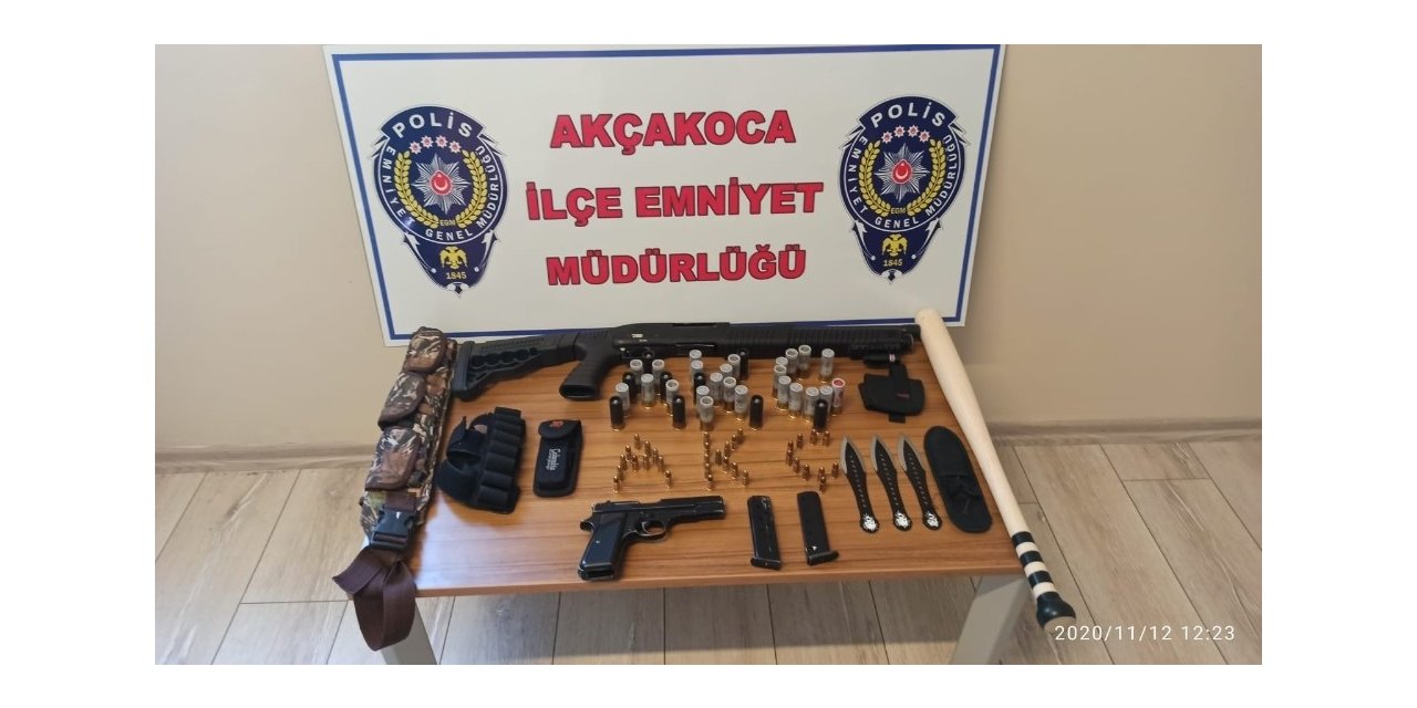 Kaçan şahsın aracından ruhsatsız silah ve tüfek çıktı