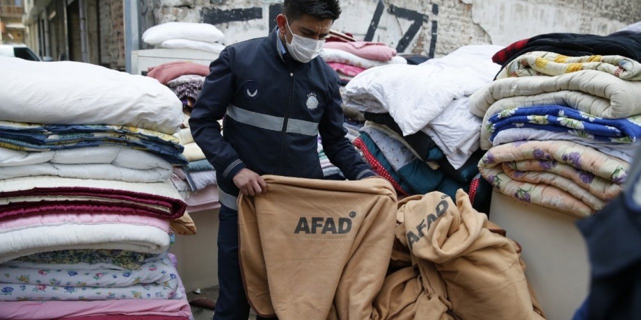 Depremzedelere ait battaniyeleri satılığa çıkardılar