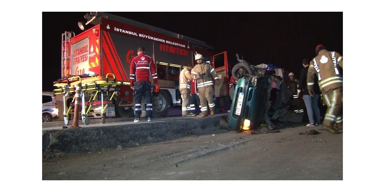Avcılar’da taş bariyerlere çarpan otomobil takla attı: 1 yaralı