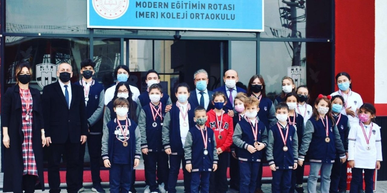 Yarışmada dereceye giren öğrenciler ödüllendirildi