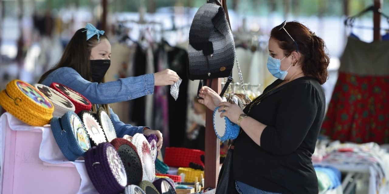 Muratpaşa Belediyesi’nin Üreten Eller Pazarına yoğun ilgi