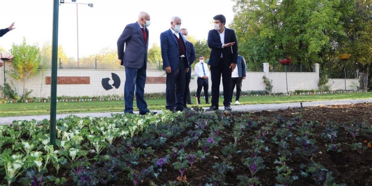 Battalgazi’ye 25 bin kök süs bitkisi dikiliyor