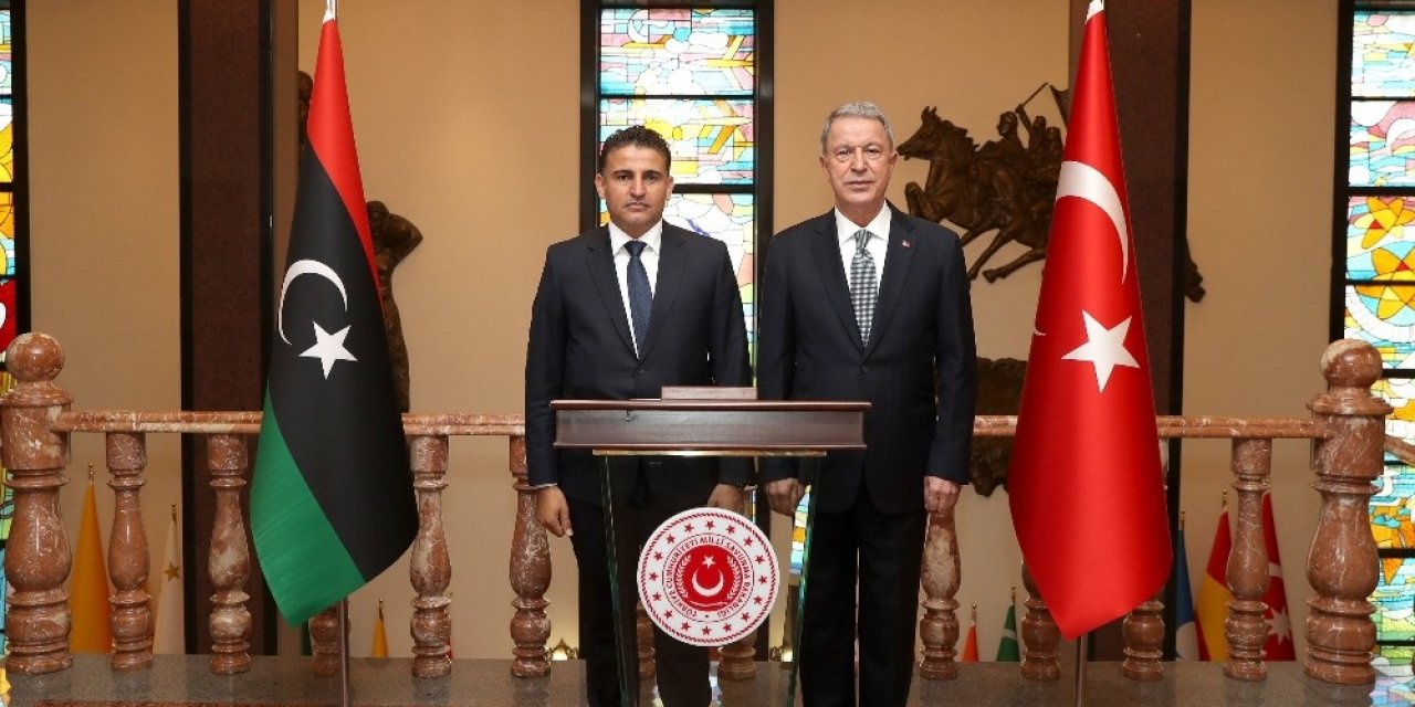 Milli Savunma Bakanı Akar, Libya Savunma Bakanı Namroush ile bir araya geldi
