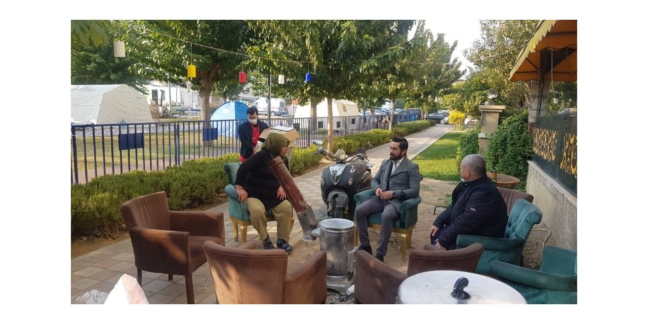 Kulalı kardeşler, mekanını depremzedeler ve AFAD için açtı