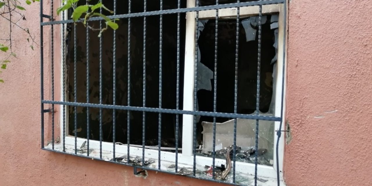 Ataşehir’de iki katlı binada yangın