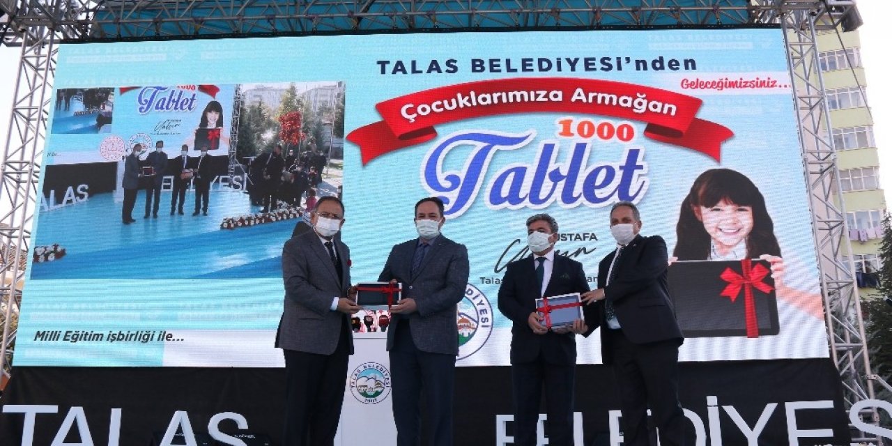 Talas Belediyesi öğrencileri sevindirdi, bin tablet hediye etti