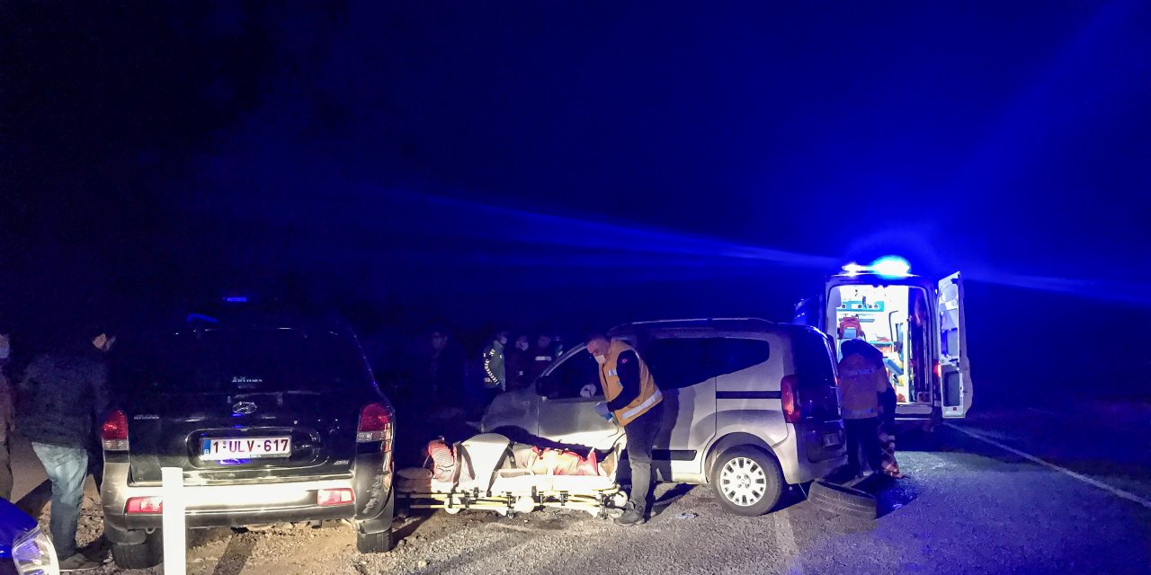 Konya-Antalya Yolu'nda faciadan dönüldü! 4 kişi yaralı