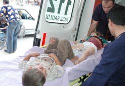 Kamyonetle otomobil çarpıştı