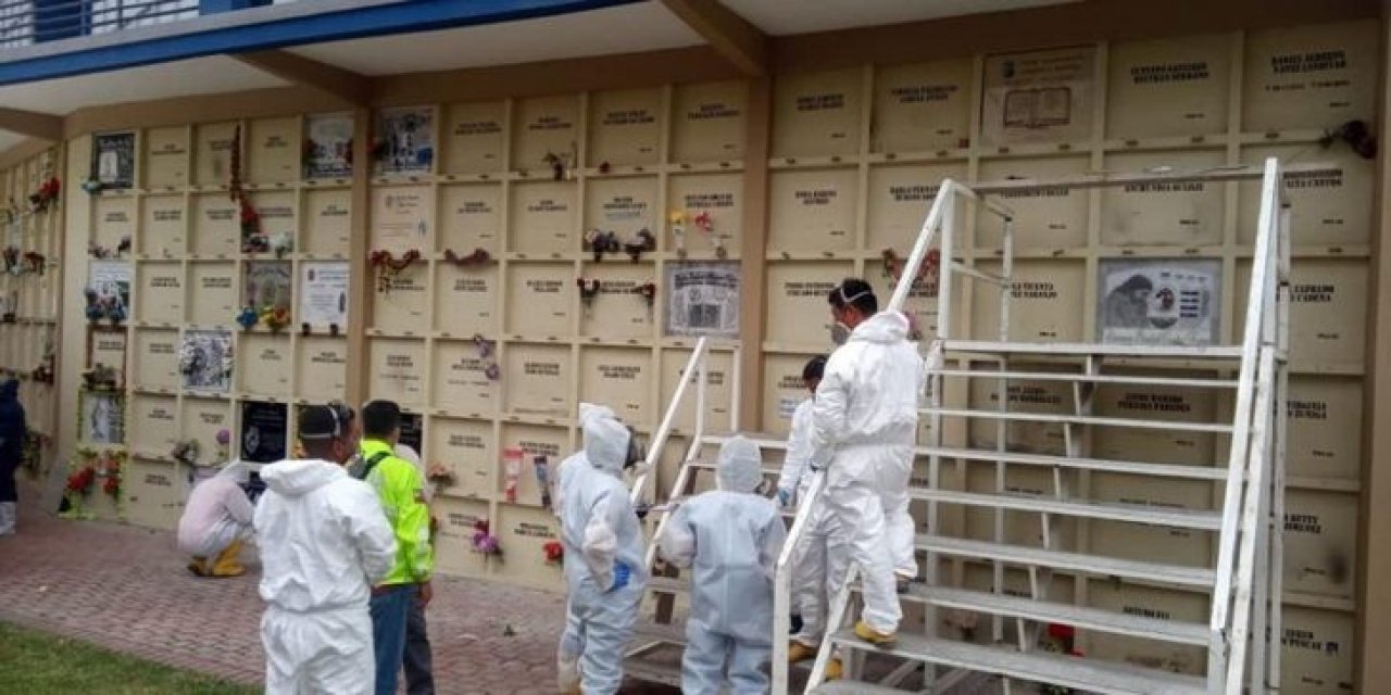 Koronavirüs kurbanları mezarlarından çıkarılıyor