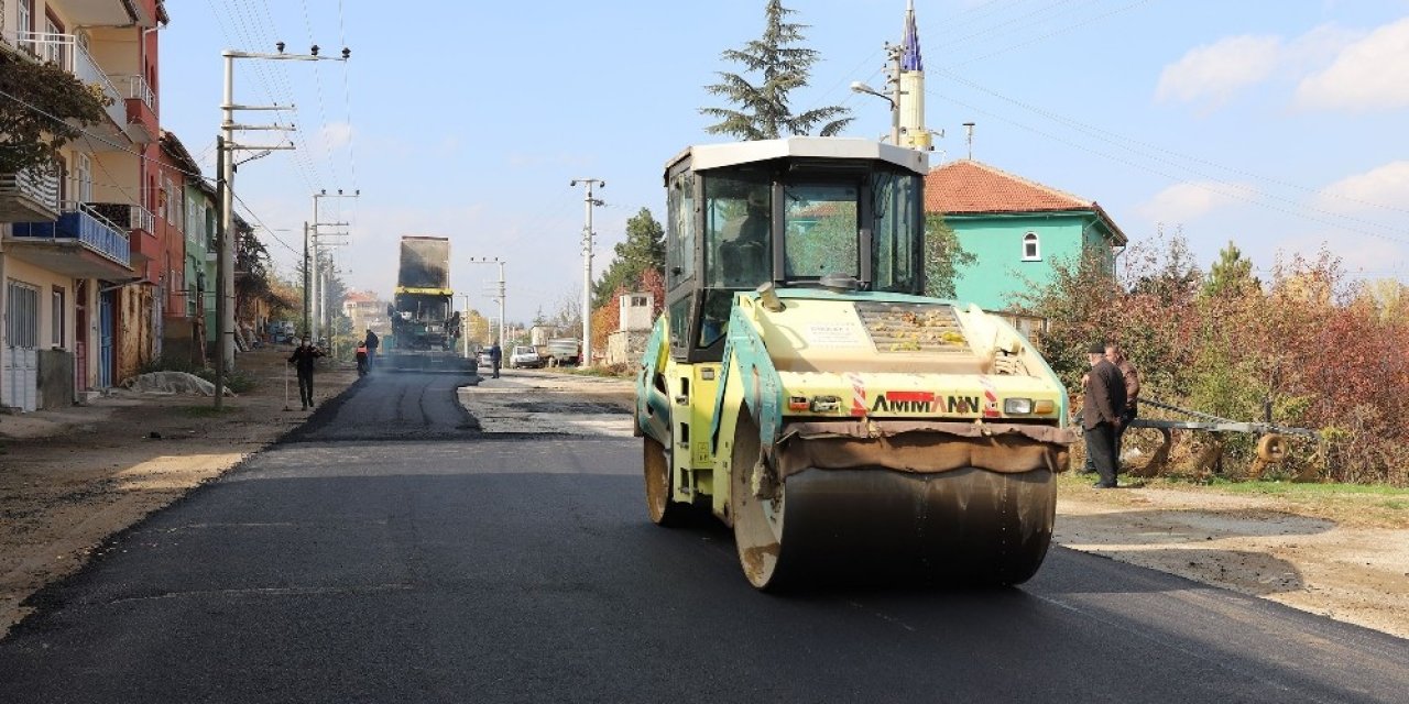 Konya Büyükşehir’den Doğanhisar’da sıcak asfalt çalışması