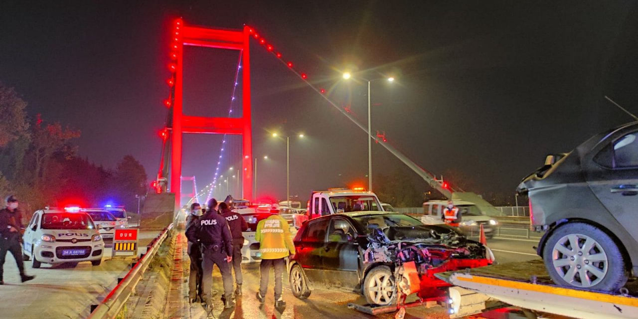 FSM Köprüsü'nde kaza! 3 kişi yaralandı