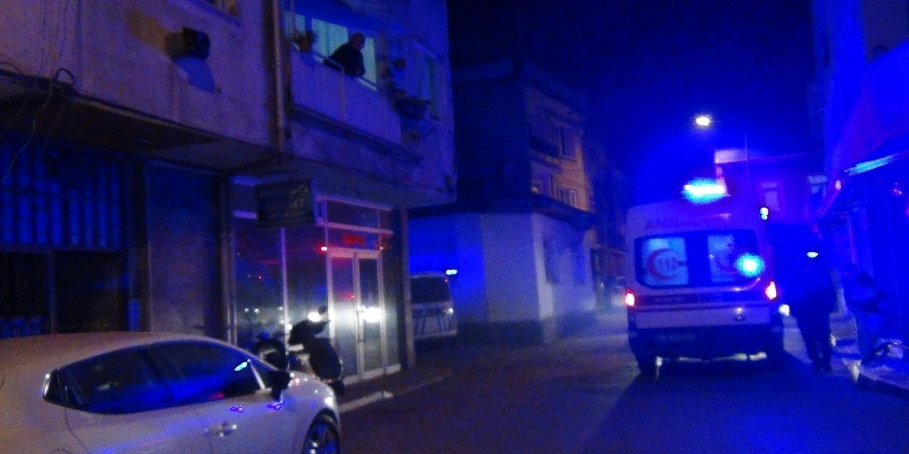 Yangını gören kısıtlamayı unutup sokağa fırladı