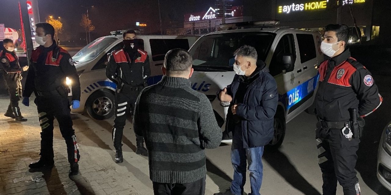 Kısıtlamada sokağa çıktılar! ‘Hastaneye gidiyoruz’ deseler de ceza yazıldı