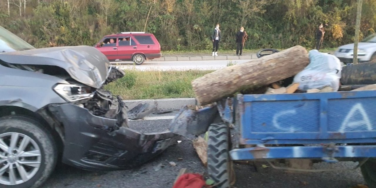 Otomobilin çarptığı patpat ikiye bölündü! 2 yaralı