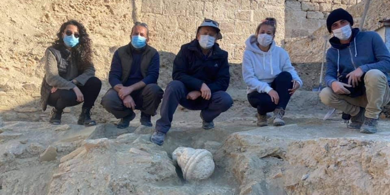 Laodikya Antik Kentinde 2 bin yıllık yıllık heykel başı bulundu