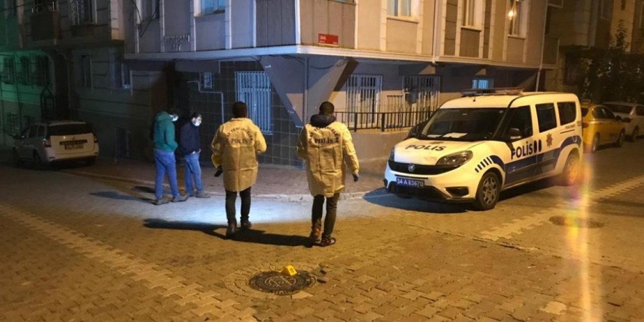 Sokak ortasında genç adama kurşun yağdırdılar