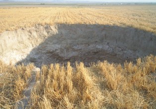 Karapınar'da yeni bir obruk oluştu