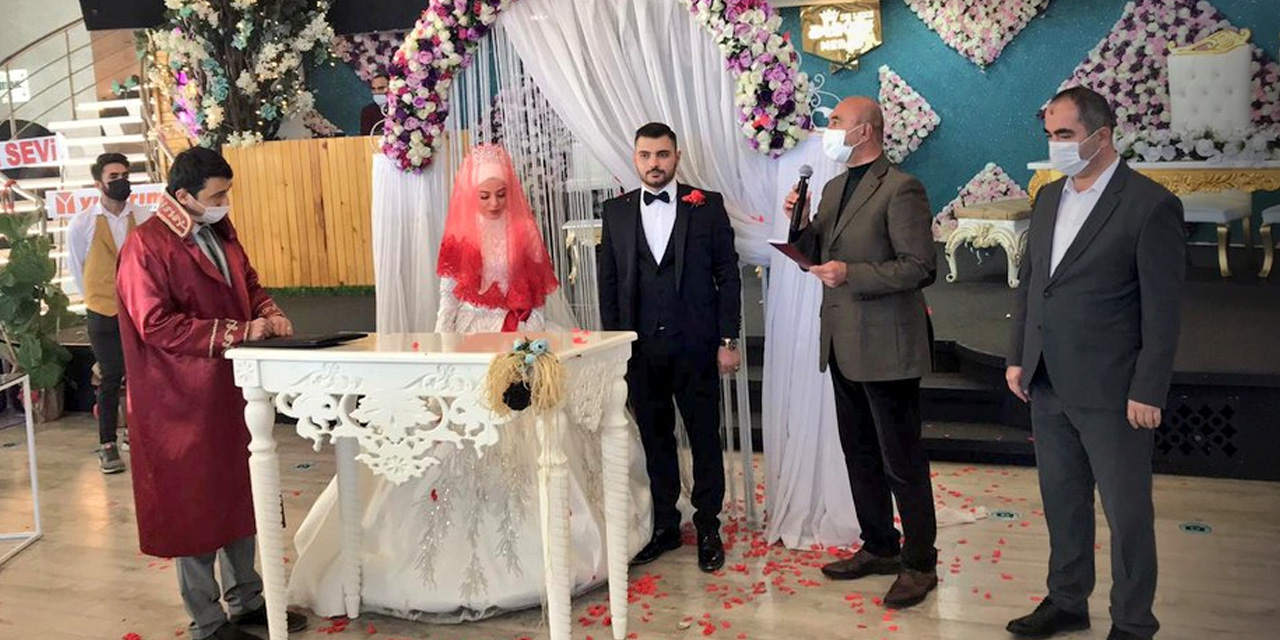 Özkafa ve Kızıl ailelerinin mutlu günü