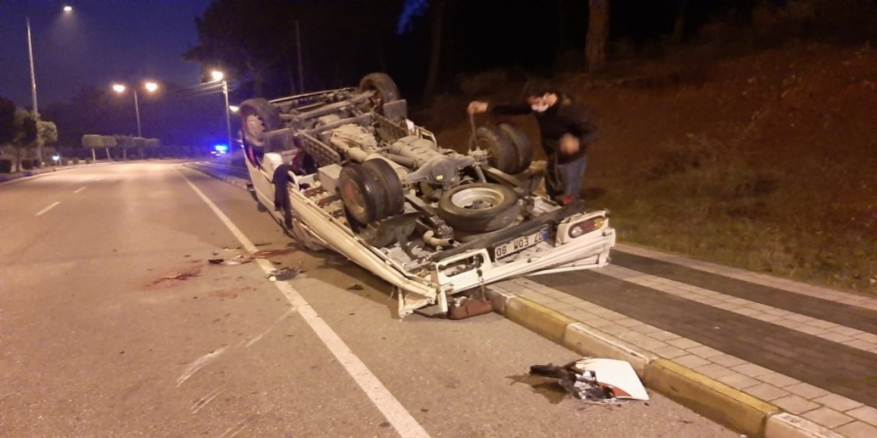 Manavgat'ta kamyonet devrildi! 1’i ağır 2 yaralı