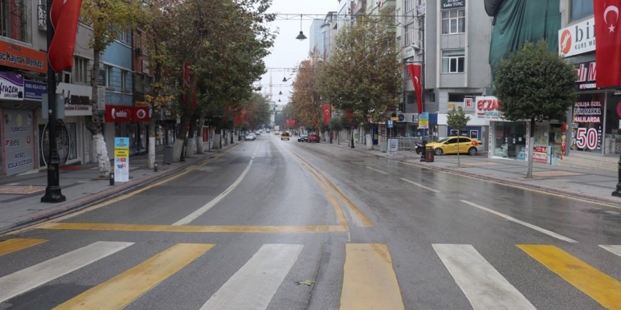 Yağmurla ıslanan Malatya sokaklarında kısıtlama sessizliği
