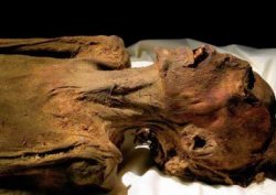 En yaşlı adam mumya çıktı