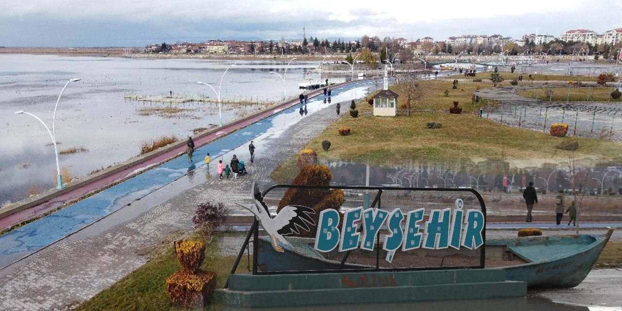 Hafta sonu sokağa çıkamayan vatandaşlar Beyşehir Gölü kıyısındaki parklara koştu