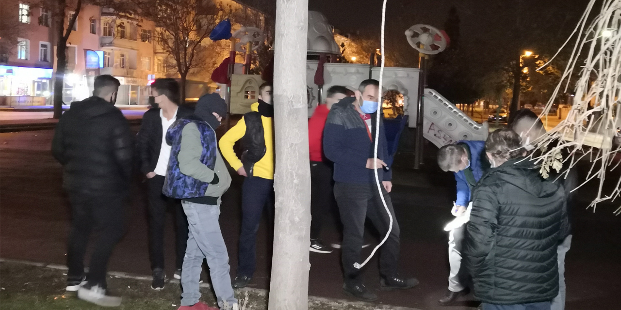 Kendini ağaca asan genci bir hamlede kurtardı