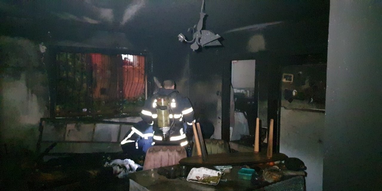 Elektrikli sobanın devrildiği ev alevlere teslim oldu!