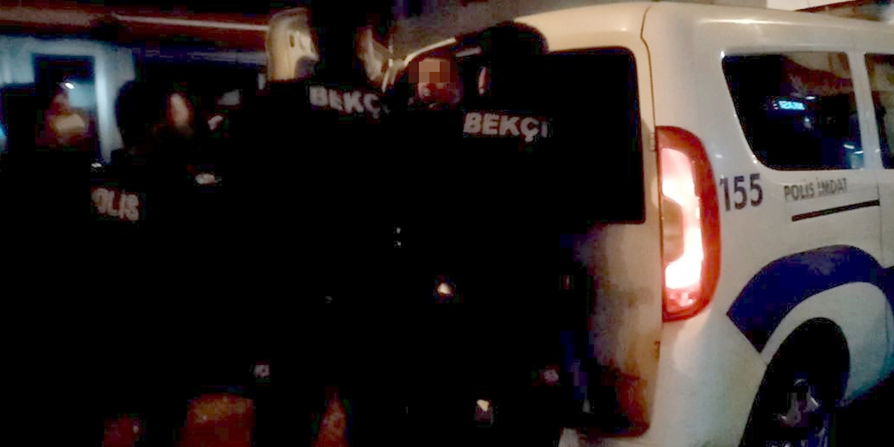 Yola tuvaletini yapıp esnafı canından bezdiren şahıs polise de tekme savurdu   