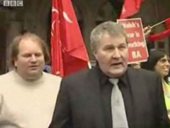 Bu adam İngiltere'de canlı yayınların kabusu oldu!