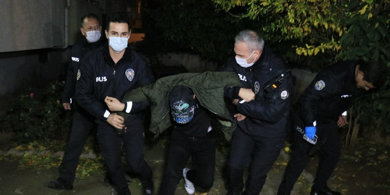 Kavgaya giderken elinde tabancayla polise yakalandı!