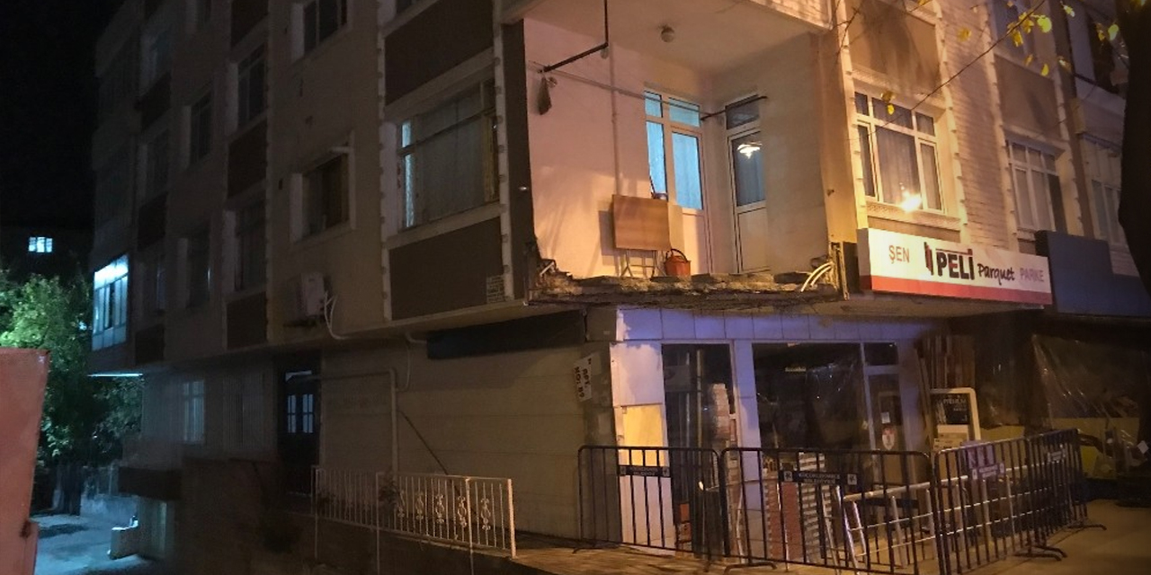 Evin balkonu bir anda çöktü! Etrafın boş olması faciayı önledi