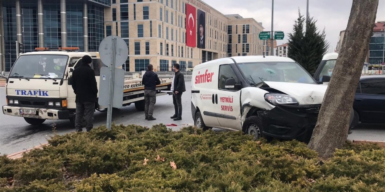 Sokağa çıkma kısıtlamasında feci kaza! 5 yaralı
