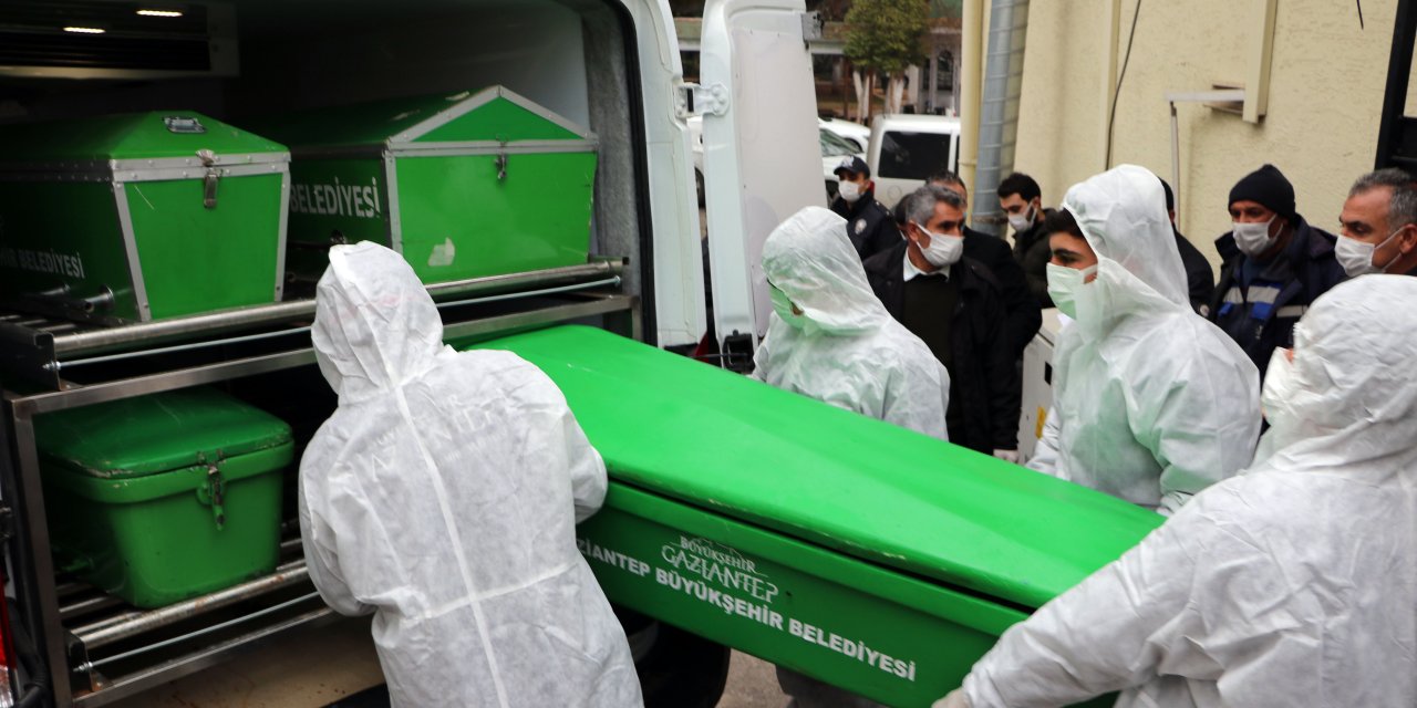 Hastanede çıkan yangında ölenlerin cenazeleri ailelerine teslim ediliyor