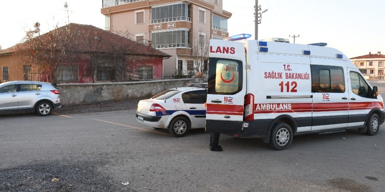 Çatıdan düşen yaşlı adam yaralandı