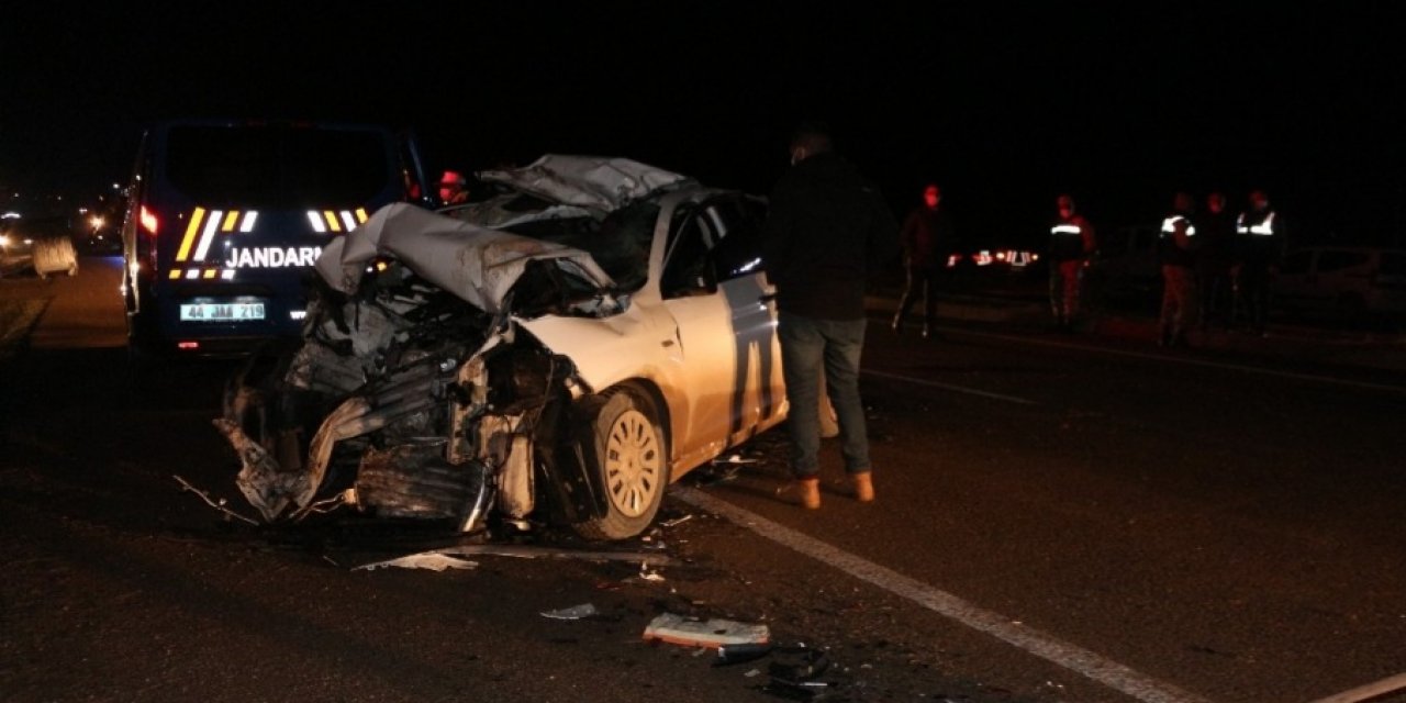 Kamyona çarpan otomobilde can pazarı! 3 ölü 1 yaralı