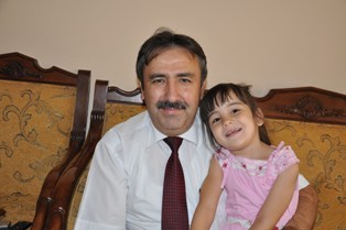 Küçük kız, ölen ablası gibi davranıyordu