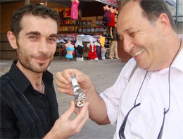 Gökte ararken Facebook'ta buldu