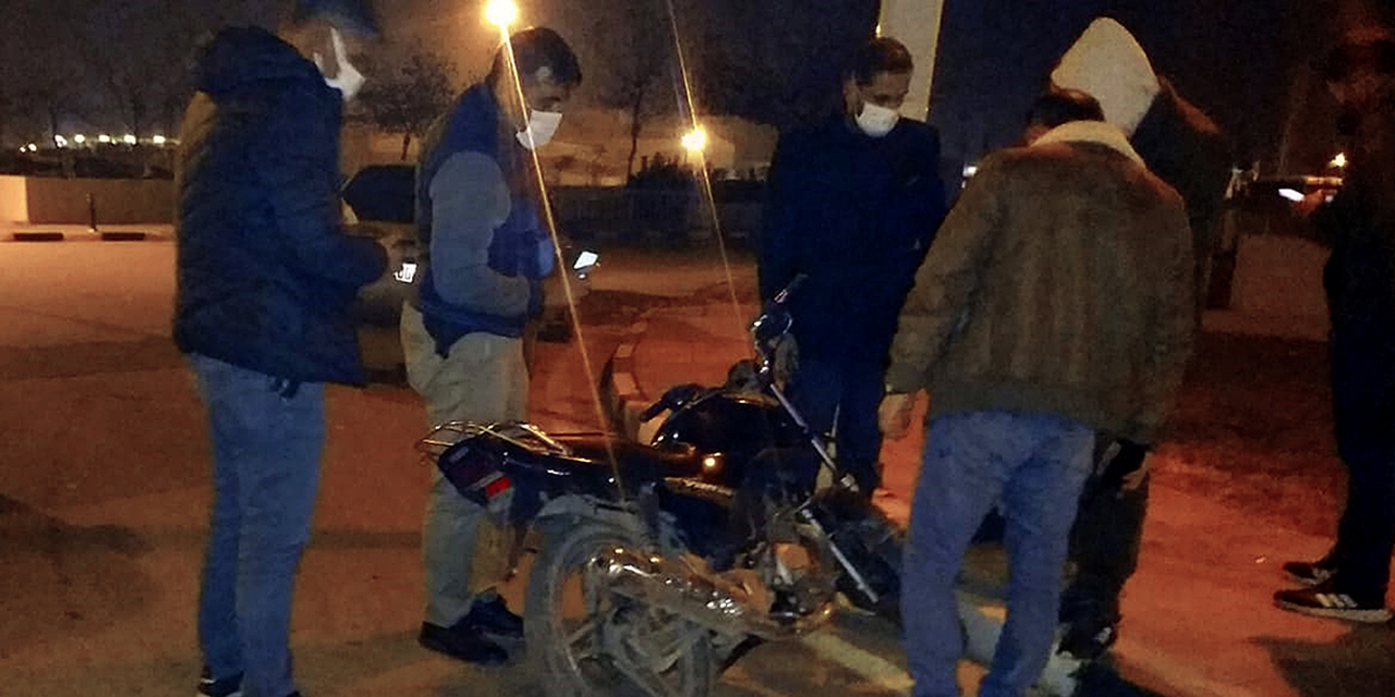 Çaldıkları motosikleti alışveriş sitesinde satışa çıkardılar
