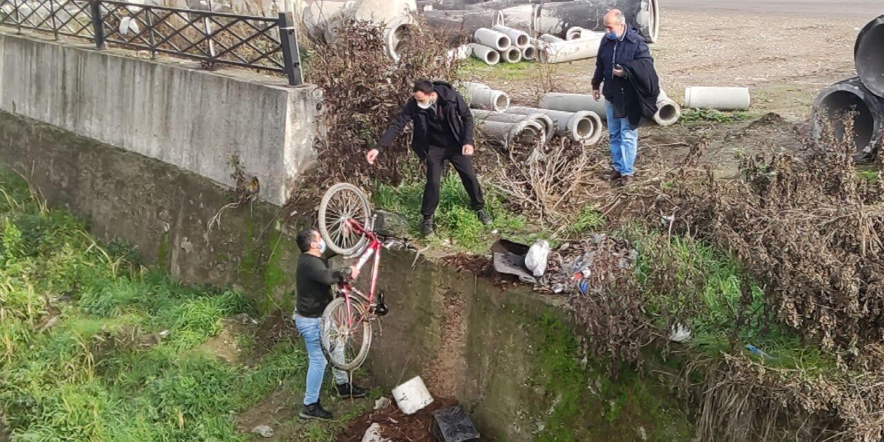 Kısıtlamada ‘dur’ ihtarına uymadı bisikleti dereye atıp yaya kaçtı
