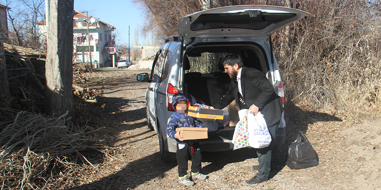 Konya'da sosyal medya oluşumuyla kurulan dernek 'çocuk gülerse dünya güler' sloganıyla yardım eli uzatıyor