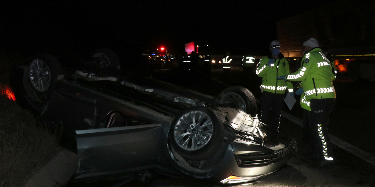 Ticari araca çarpan otomobil takla attı! Sürücü öldü eşi ağır yaralı   