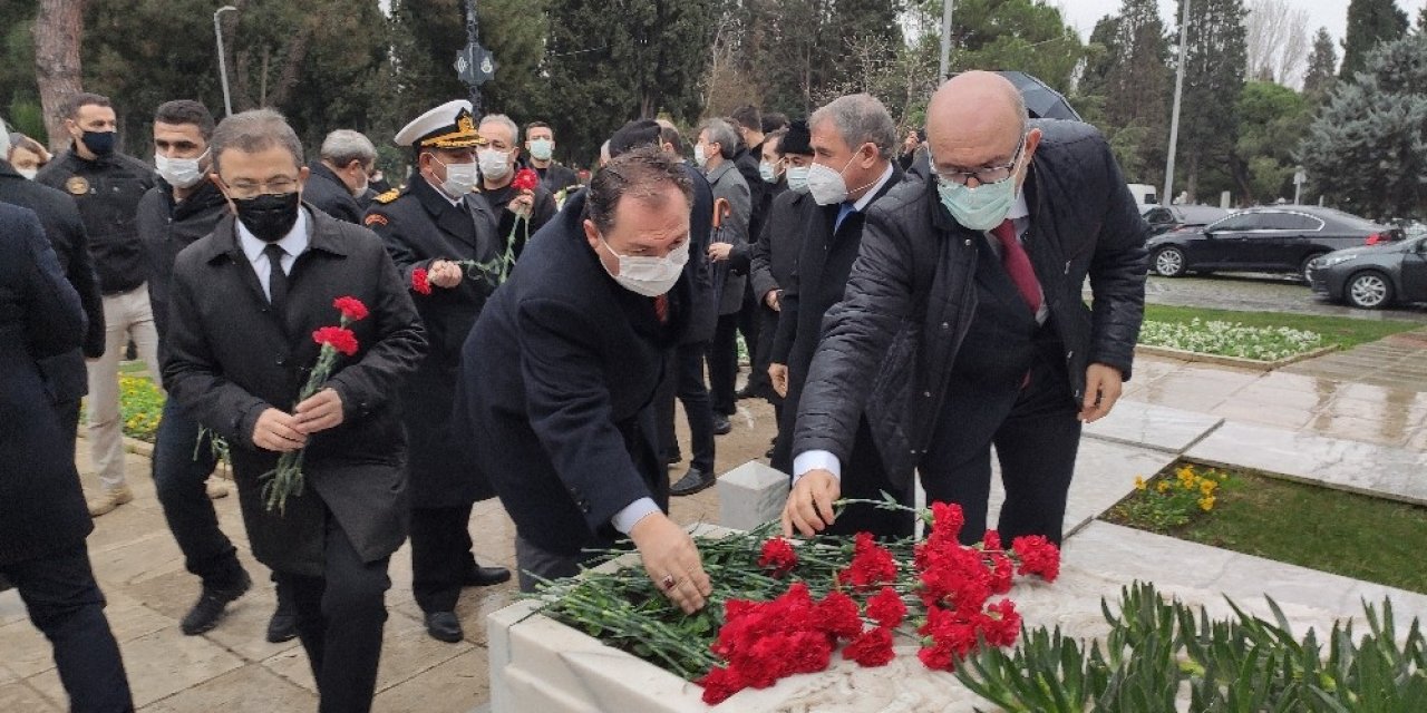 Milli Şairimiz Mehmet Akif Ersoy mezarı başında dualarla anıldı