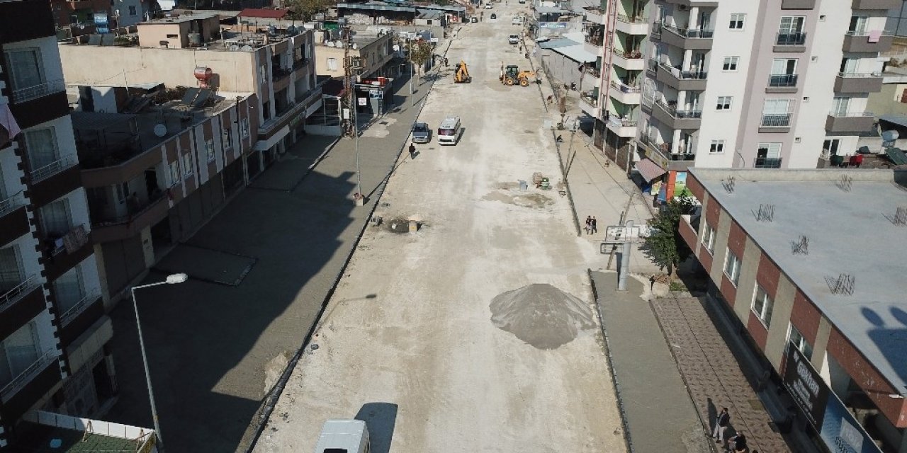 Mersin’de birçok noktada asfalt çalışması sürüyor