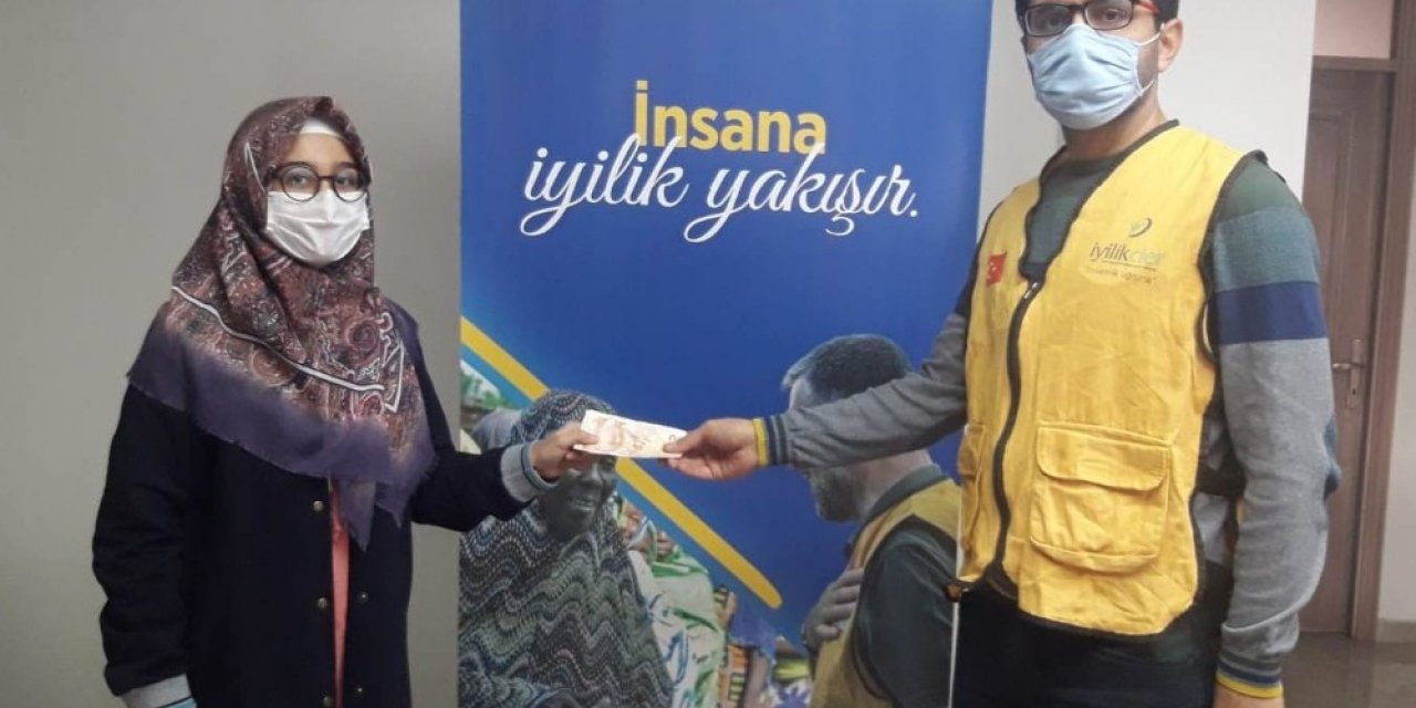 Aldığı ilk bursu bağışladı