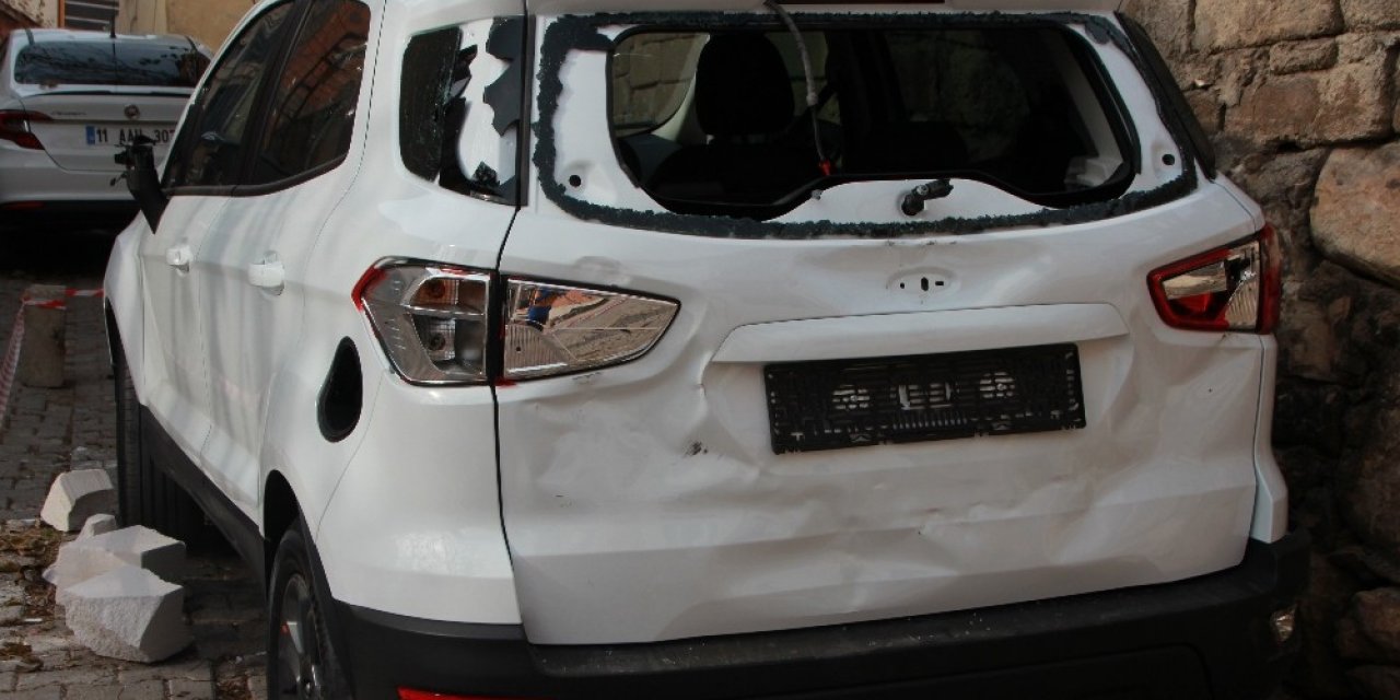 12 gün önce aldığı sıfır arabayı bu halde görünce şoka girdi
