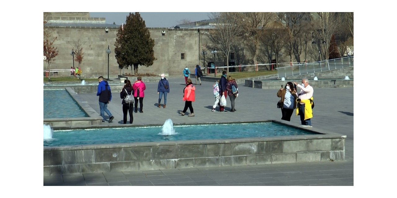Kayseri’de sokağa çıkma kısıtlamasında meydan turistlere kaldı