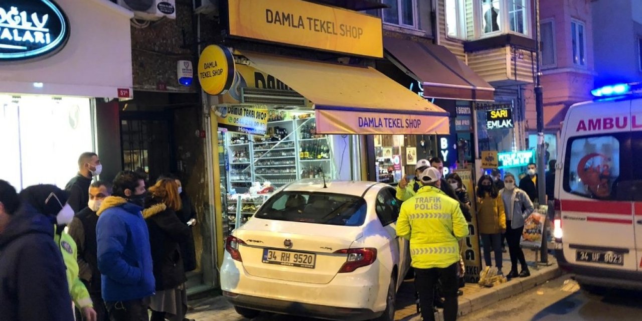 Şişli’de dükkana dalan araç dehşeti yaşattı