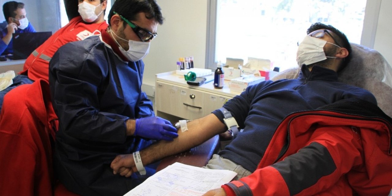 Elazığ’da sokağa çıkma kısıtlamasında 80 gönüllü kan verdi
